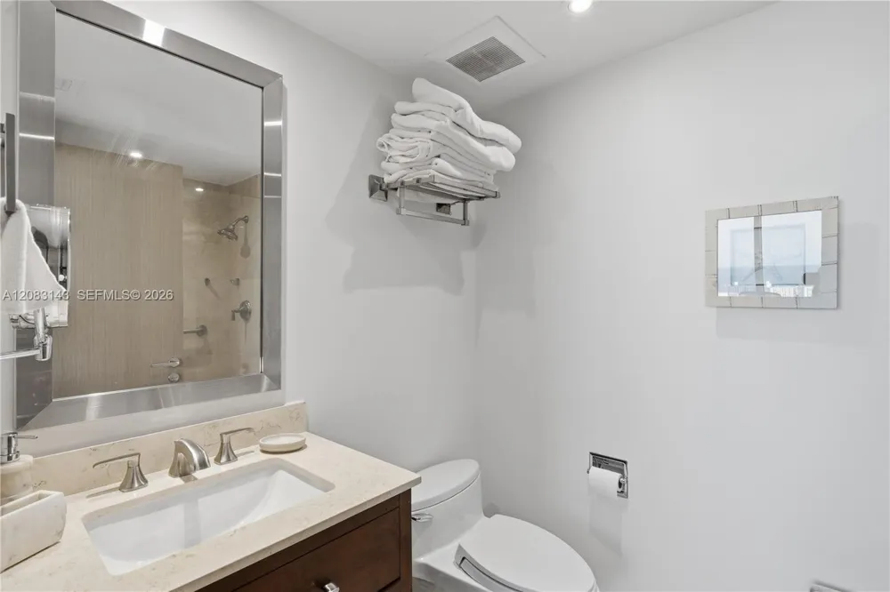 1000 S Pointe Dr #2202 Miami Beach, FL 33139