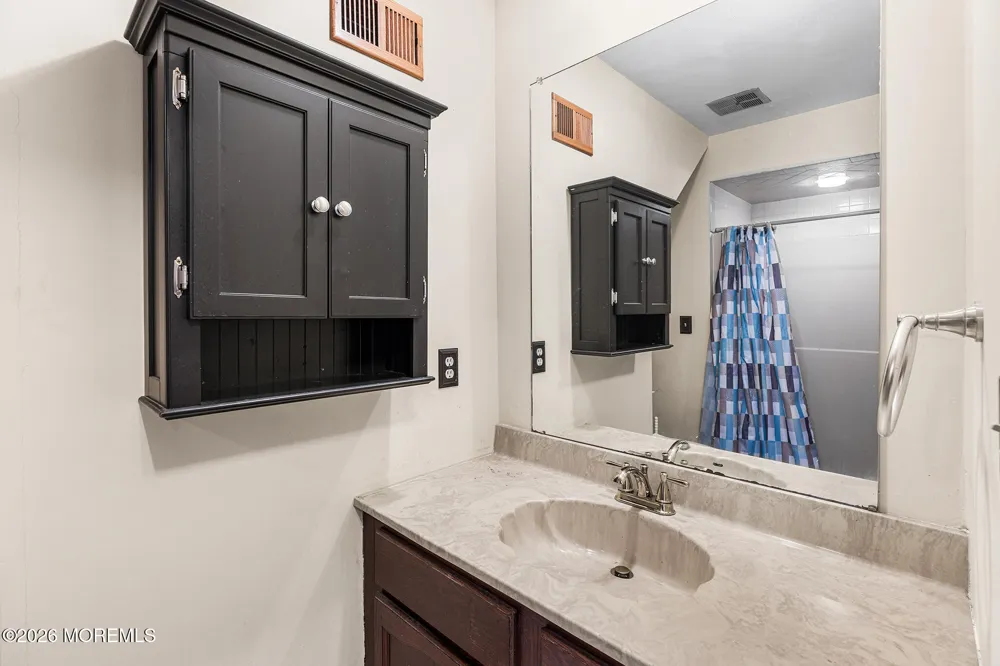 84 Diamond Lane Old Bridge, NJ 08857