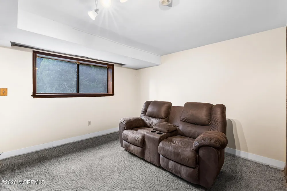 84 Diamond Lane Old Bridge, NJ 08857