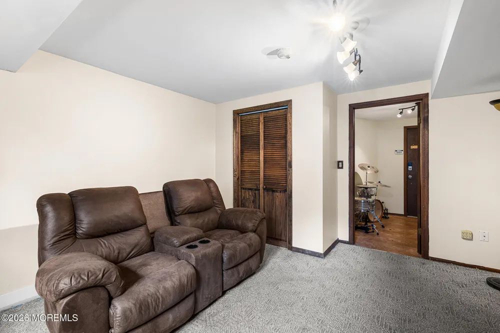 84 Diamond Lane Old Bridge, NJ 08857