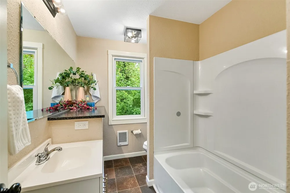 451 Tracy Avenue Port Orchard, WA 98366