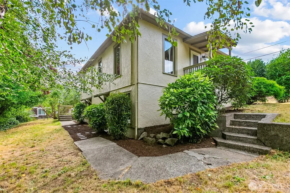 451 Tracy Avenue Port Orchard, WA 98366