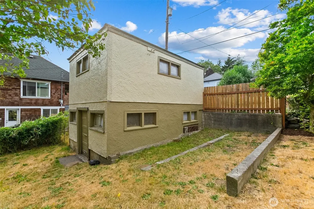 451 Tracy Avenue Port Orchard, WA 98366