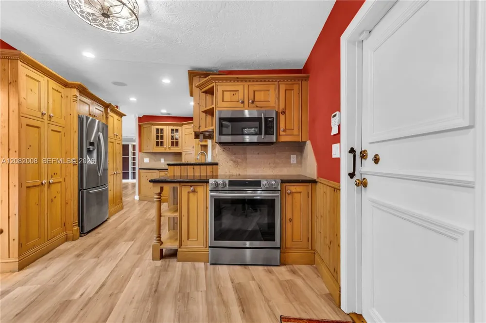 2533 NE 35th Dr Fort Lauderdale, FL 33308