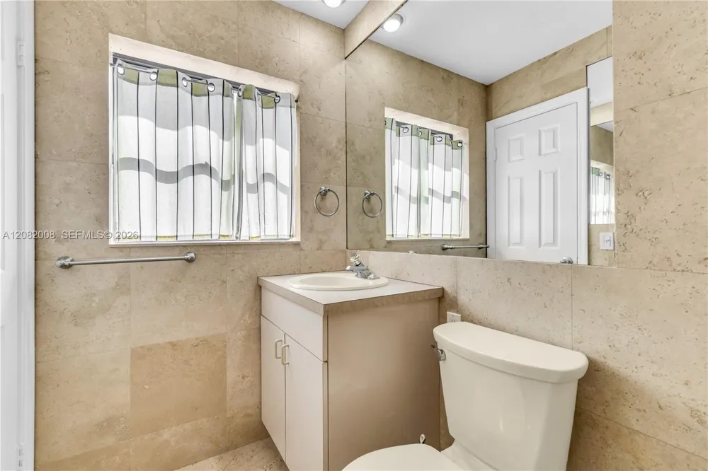 2533 NE 35th Dr Fort Lauderdale, FL 33308