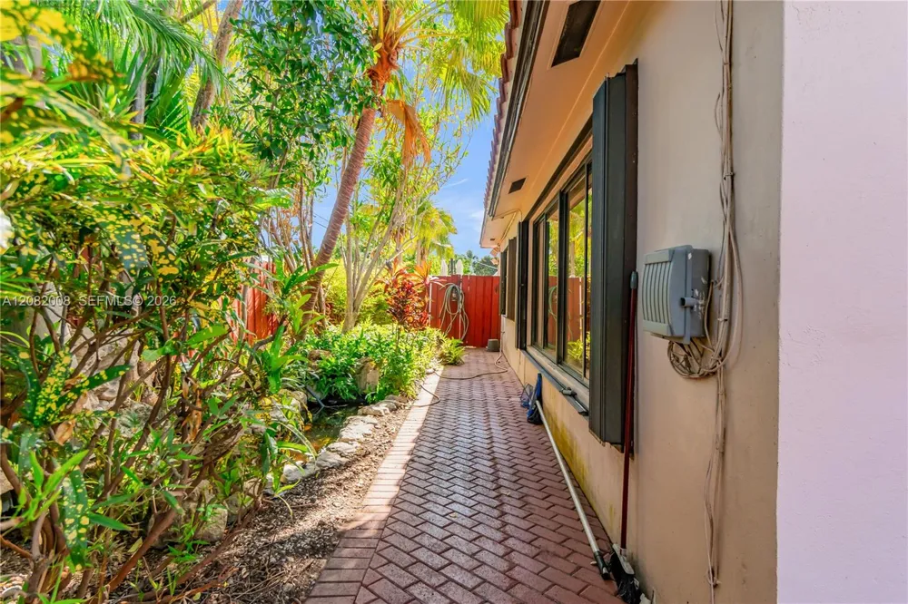 2533 NE 35th Dr Fort Lauderdale, FL 33308