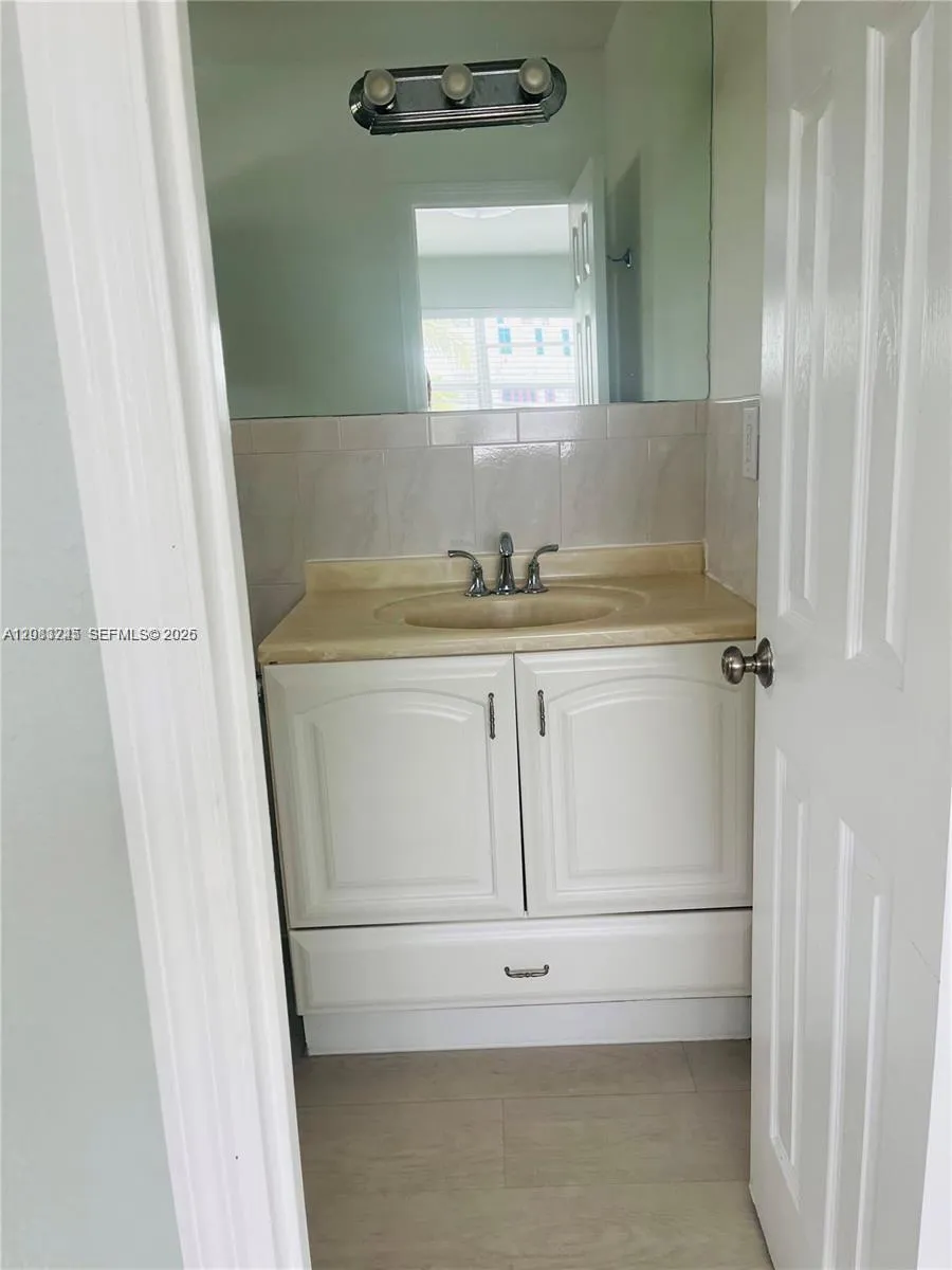 7725 CARLYLE AVE #7 Miami Beach, FL 33141