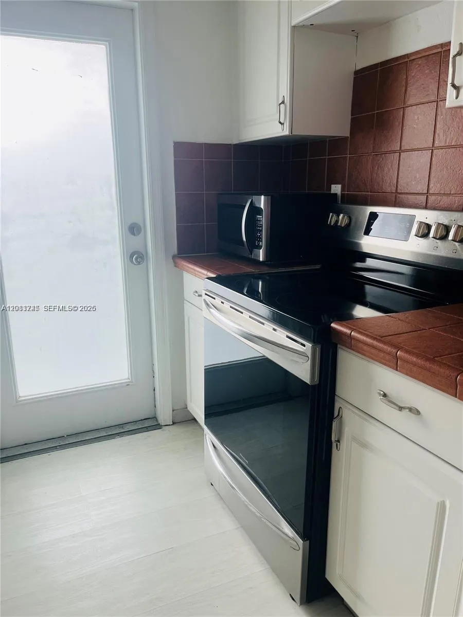 7725 CARLYLE AVE #7 Miami Beach, FL 33141