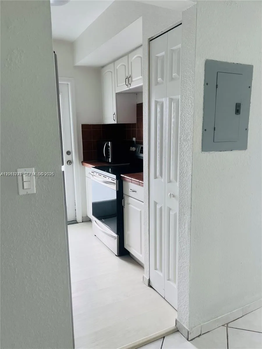 7725 CARLYLE AVE #7 Miami Beach, FL 33141