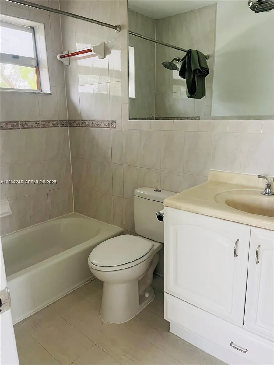 7725 CARLYLE AVE #7 Miami Beach, FL 33141
