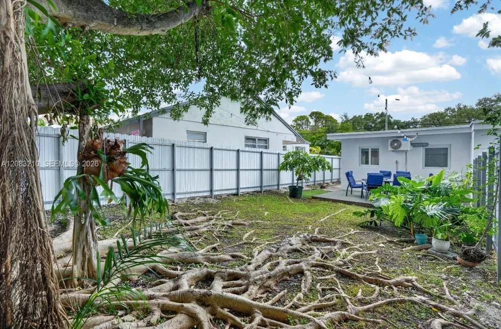 2422 NW 11th St #1 Miami, FL 33125