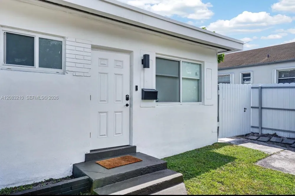 2422 NW 11th St #1 Miami, FL 33125