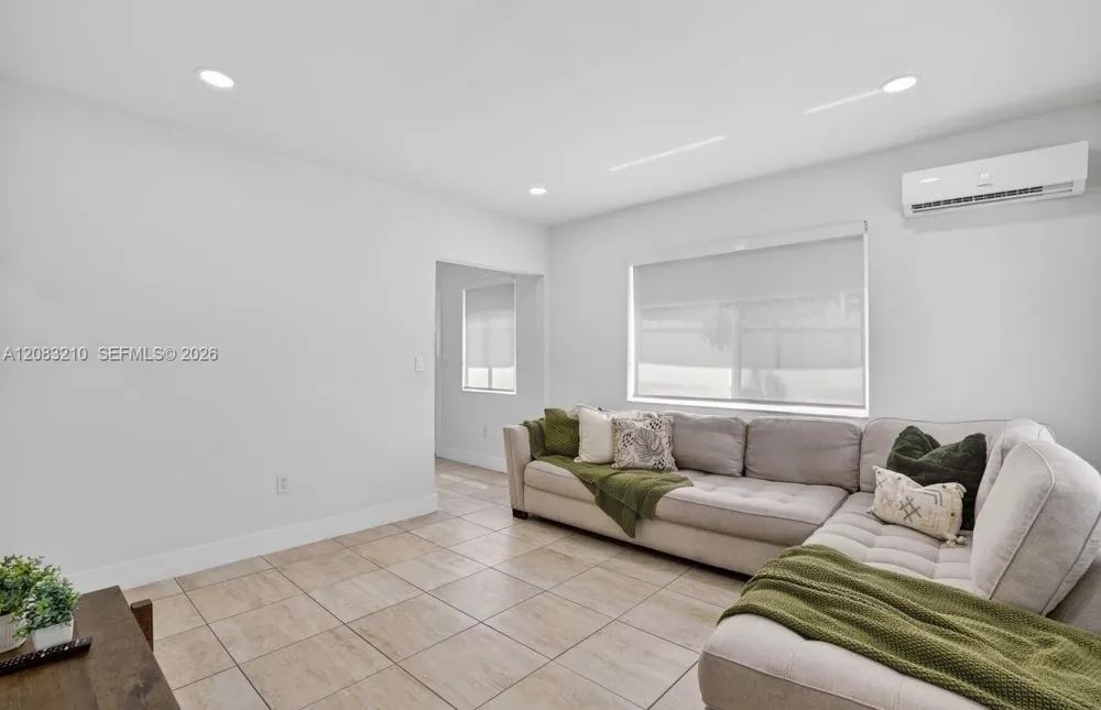2422 NW 11th St #1 Miami, FL 33125