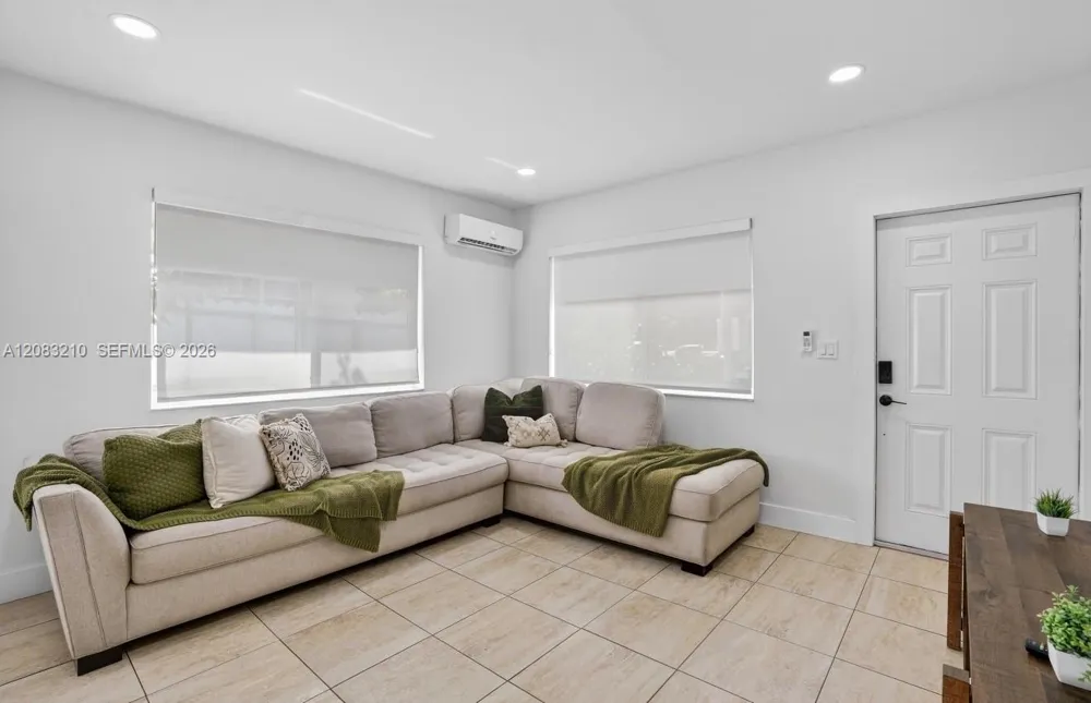 2422 NW 11th St #1 Miami, FL 33125