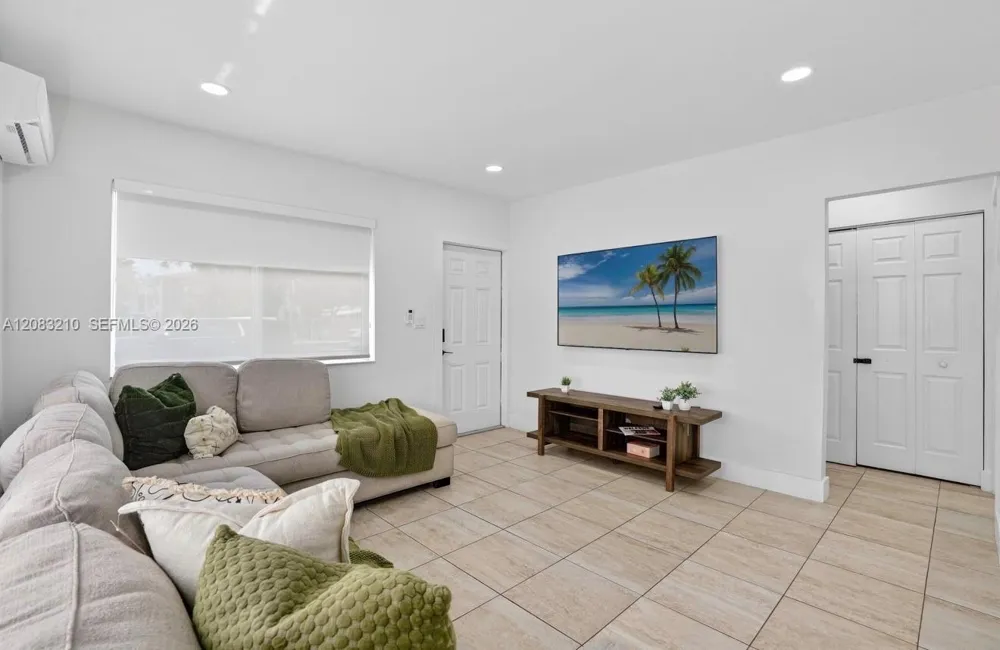 2422 NW 11th St #1 Miami, FL 33125
