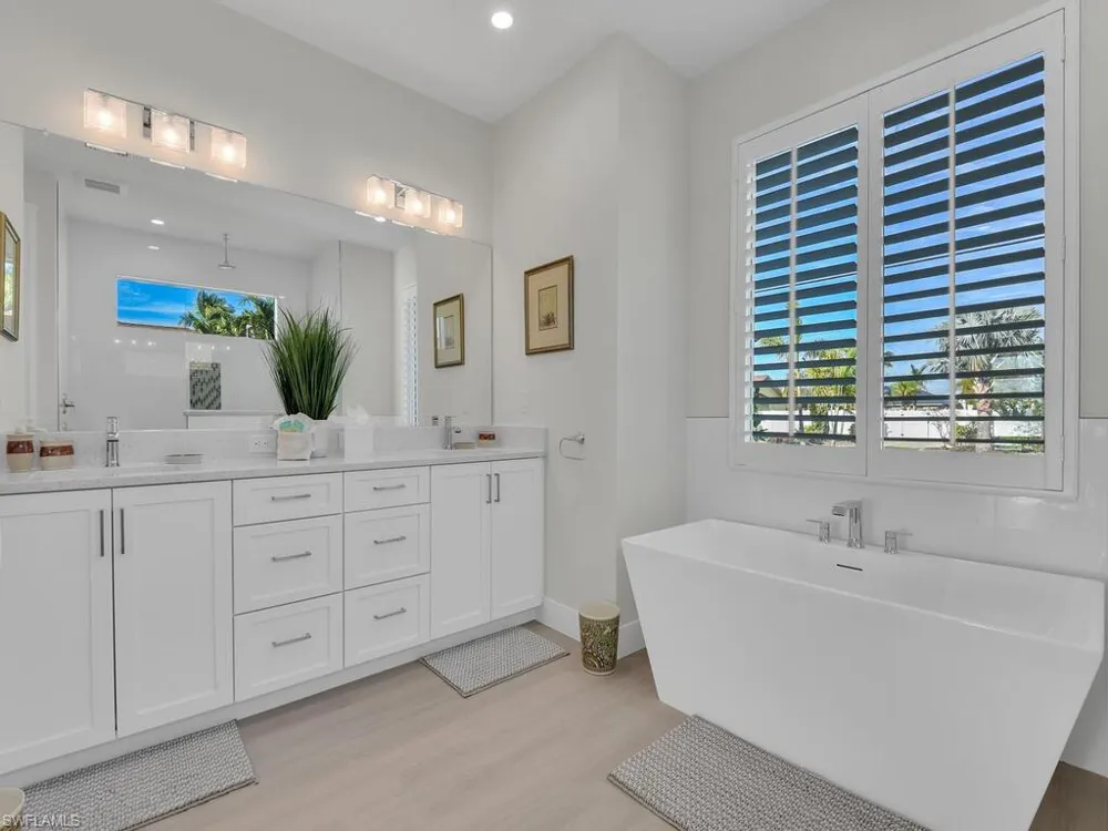 912 SW 4th Place Cape Coral, FL 33991