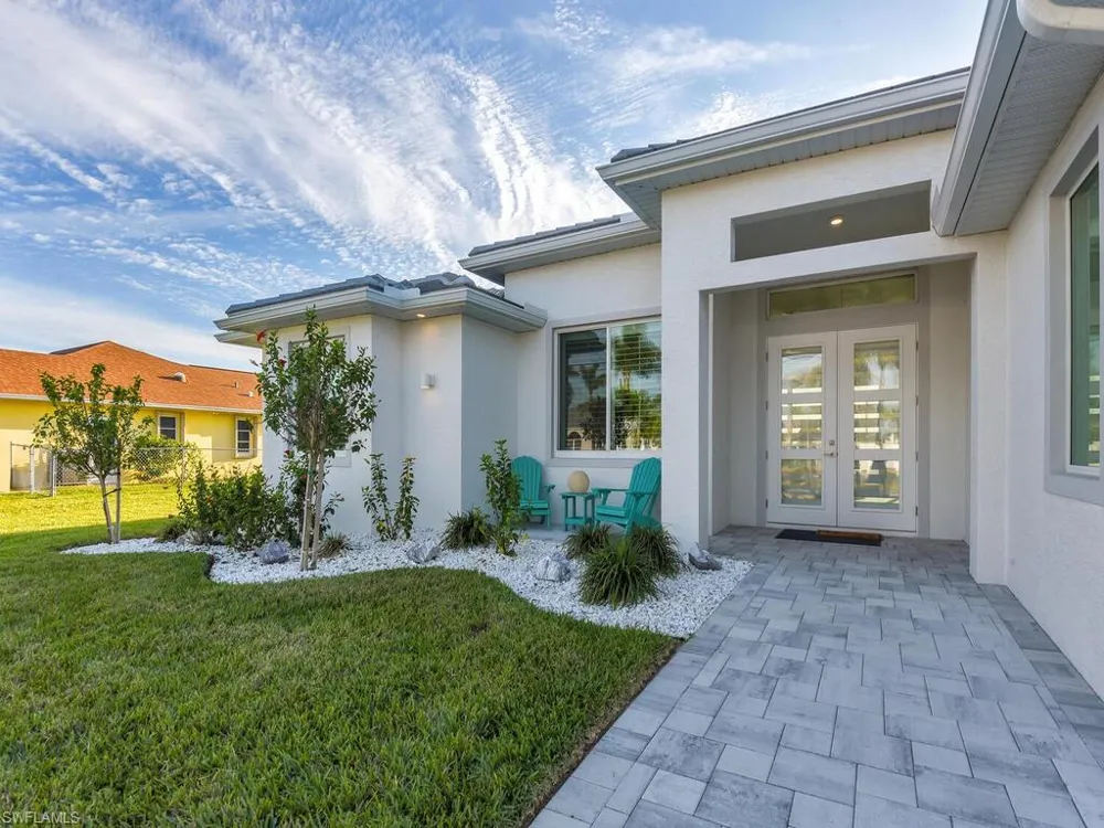 912 SW 4th Place Cape Coral, FL 33991