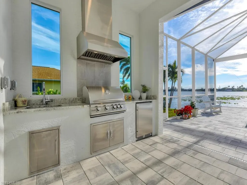 912 SW 4th Place Cape Coral, FL 33991