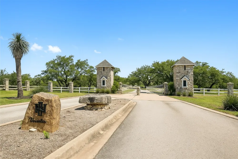 831 Hidden Creek Drive Dripping Springs, TX 78620
