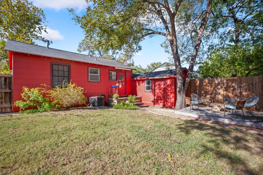 3301 Robinson Avenue Austin, TX 78722