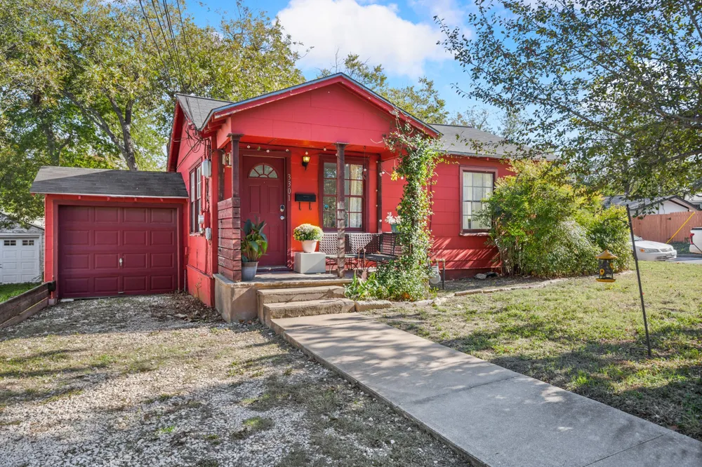 3301 Robinson Avenue Austin, TX 78722