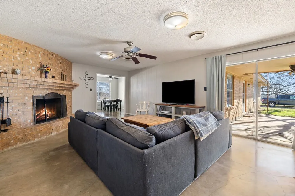 950 S Fm 486 Thorndale, TX 76577