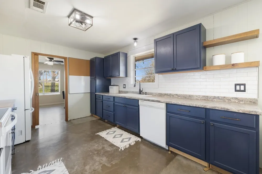 950 S Fm 486 Thorndale, TX 76577