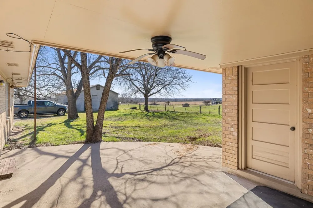 950 S Fm 486 Thorndale, TX 76577