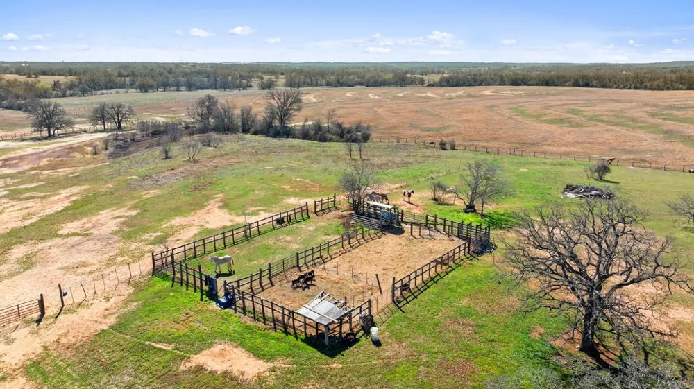 950 S Fm 486 Thorndale, TX 76577