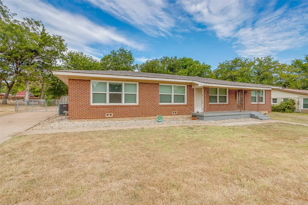 1208 Warden Street Benbrook, TX 76126