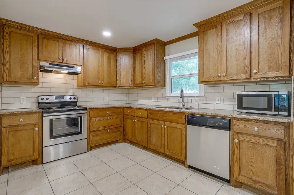 1208 Warden Street Benbrook, TX 76126