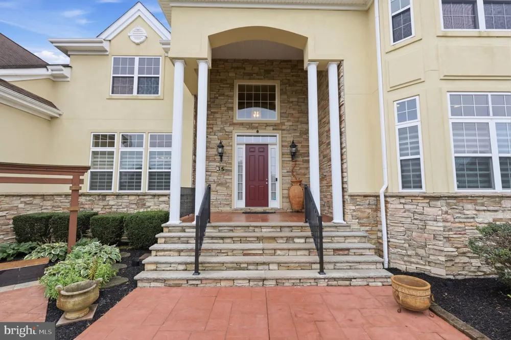36 BELMONT CIRCLE Columbus, NJ 08022