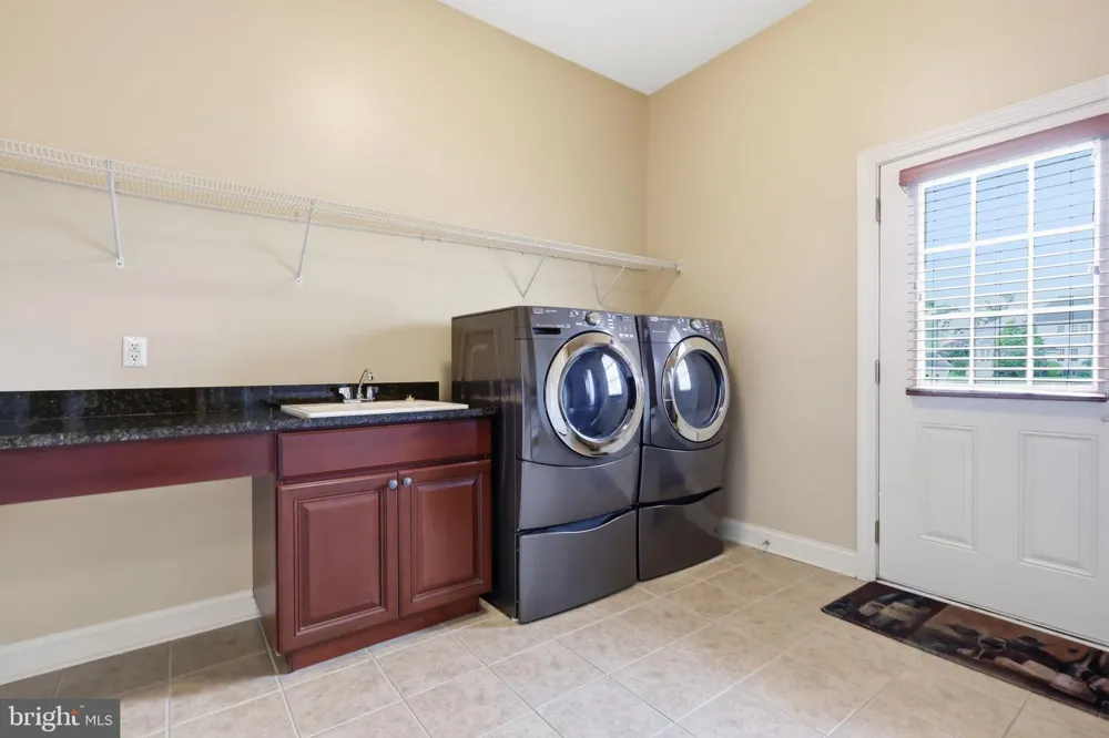 36 BELMONT CIRCLE Columbus, NJ 08022