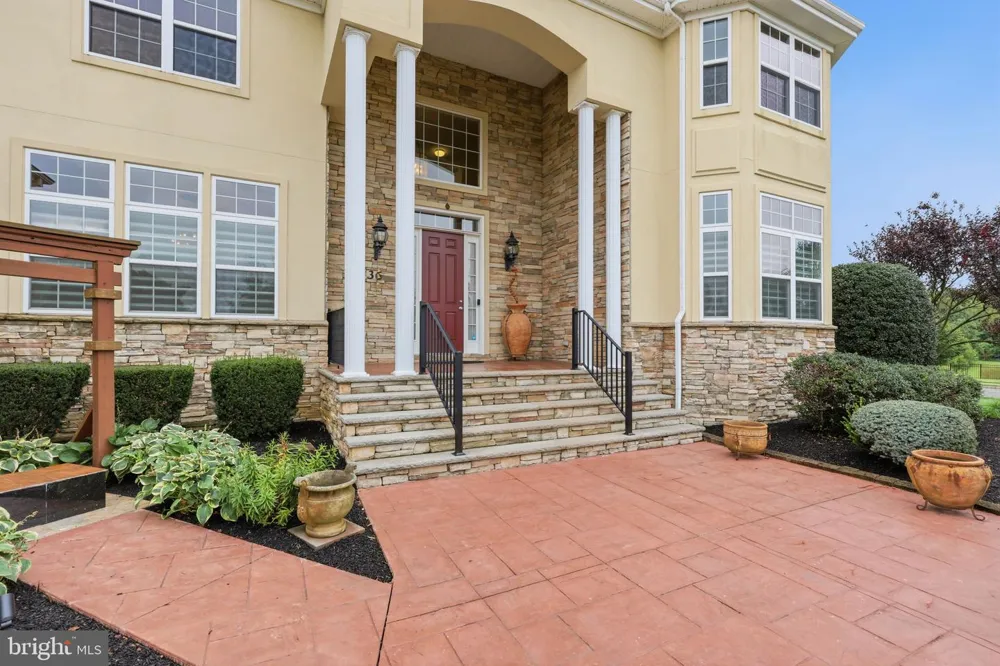 36 BELMONT CIRCLE Columbus, NJ 08022