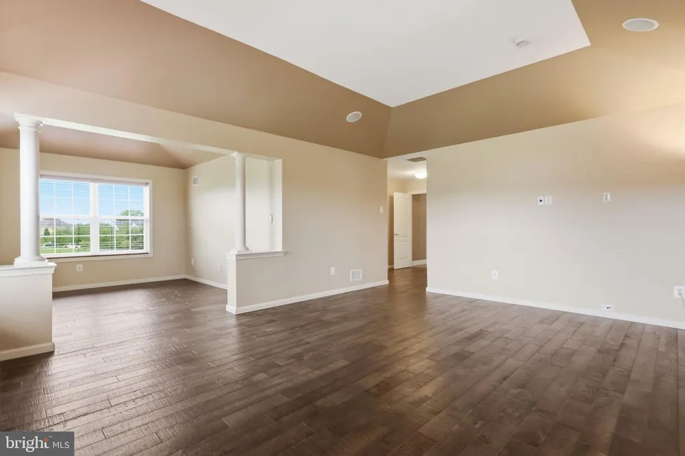 36 BELMONT CIRCLE Columbus, NJ 08022