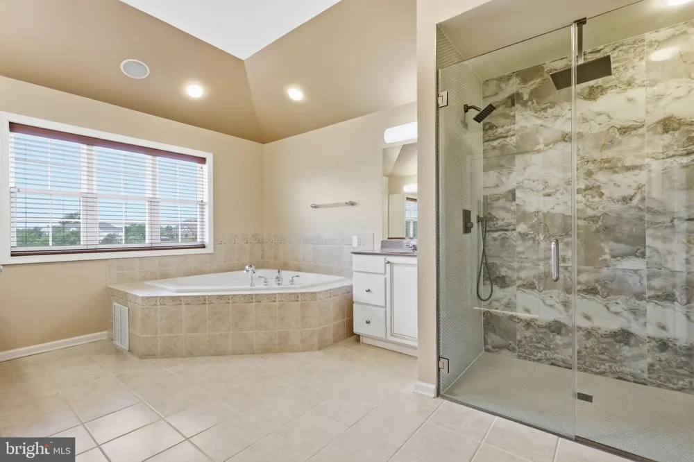 36 BELMONT CIRCLE Columbus, NJ 08022