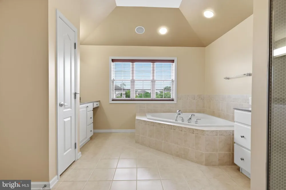 36 BELMONT CIRCLE Columbus, NJ 08022