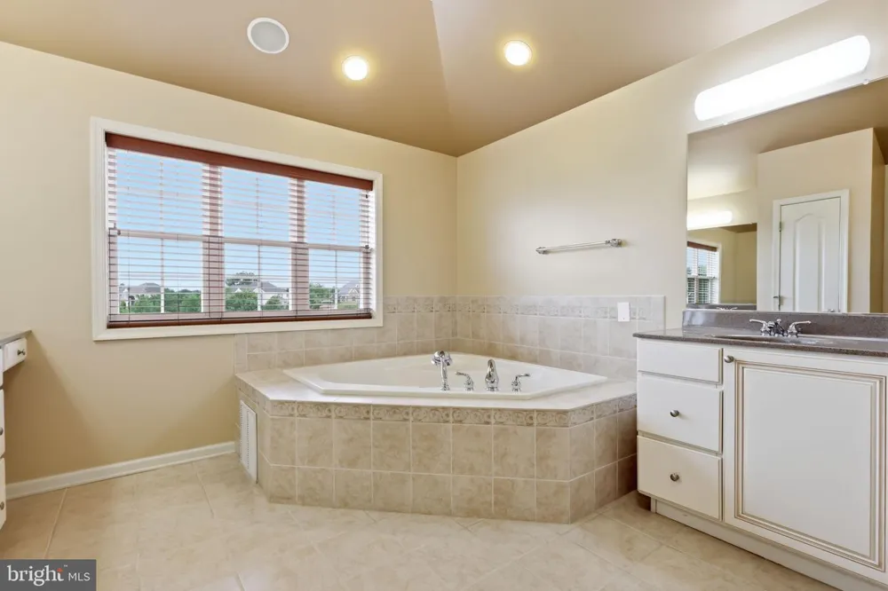 36 BELMONT CIRCLE Columbus, NJ 08022