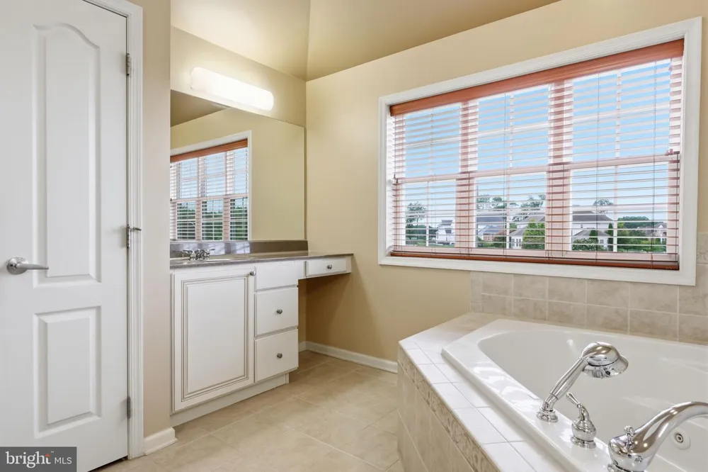 36 BELMONT CIRCLE Columbus, NJ 08022