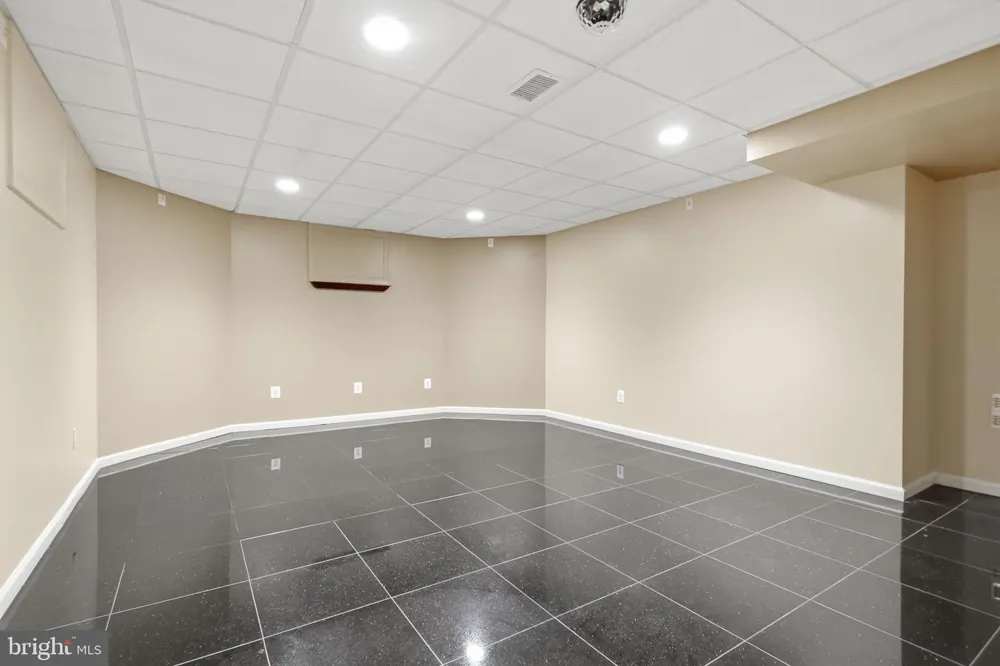 36 BELMONT CIRCLE Columbus, NJ 08022