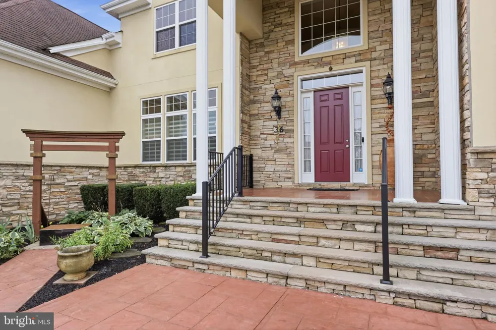 36 BELMONT CIRCLE Columbus, NJ 08022