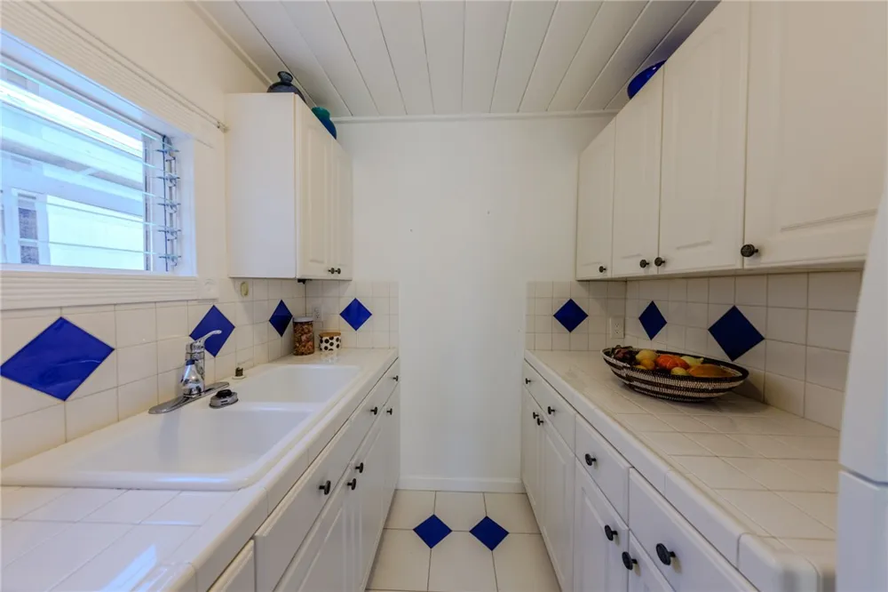 380 Thalia Laguna Beach, CA 92651