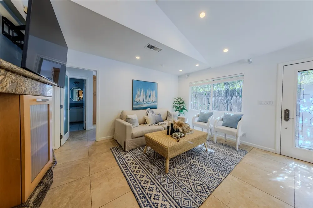 380 Thalia Laguna Beach, CA 92651