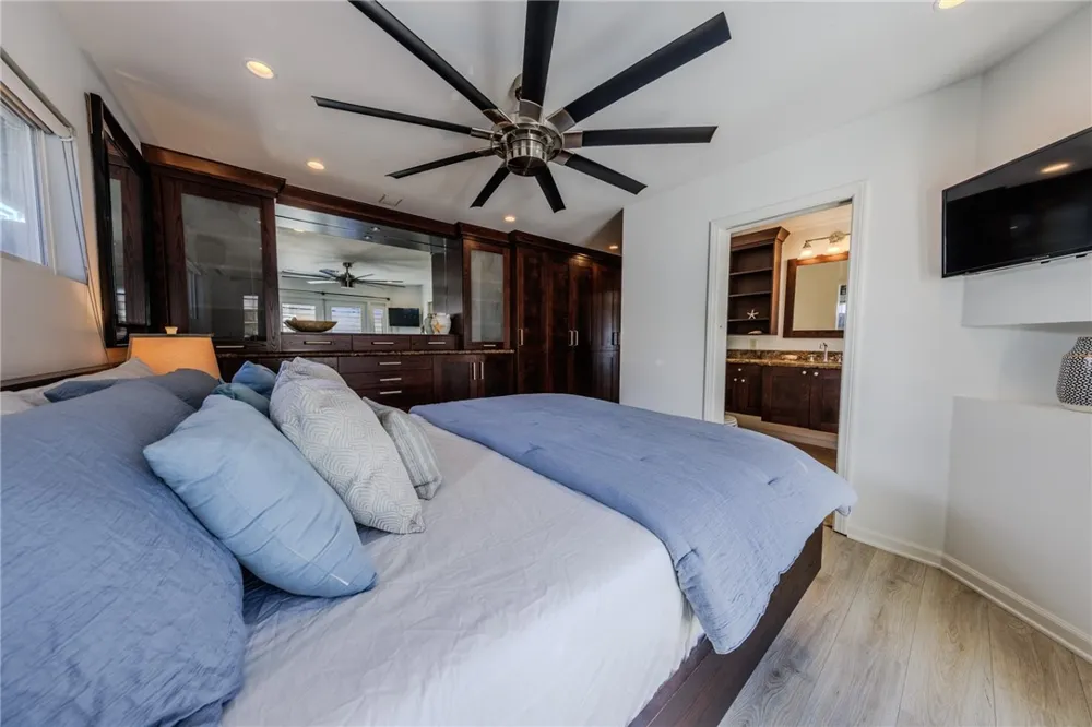 380 Thalia Laguna Beach, CA 92651