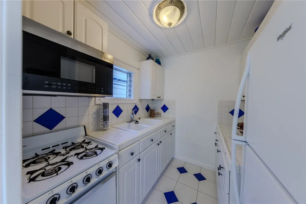 380 Thalia Laguna Beach, CA 92651