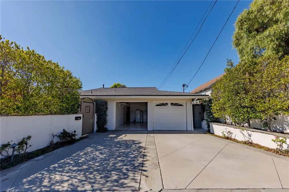 380 Thalia Laguna Beach, CA 92651