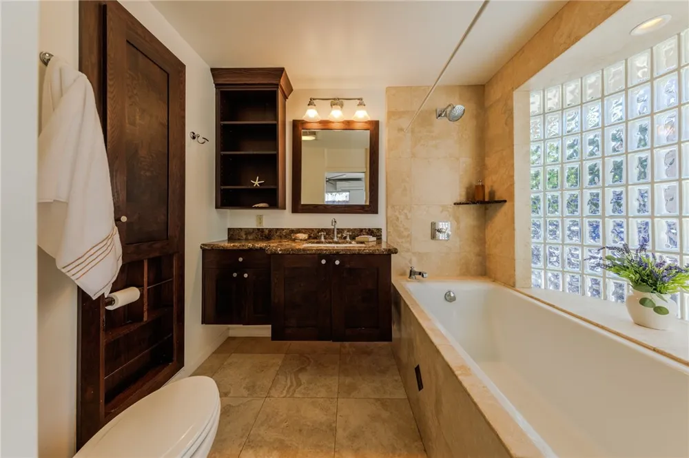 380 Thalia Laguna Beach, CA 92651