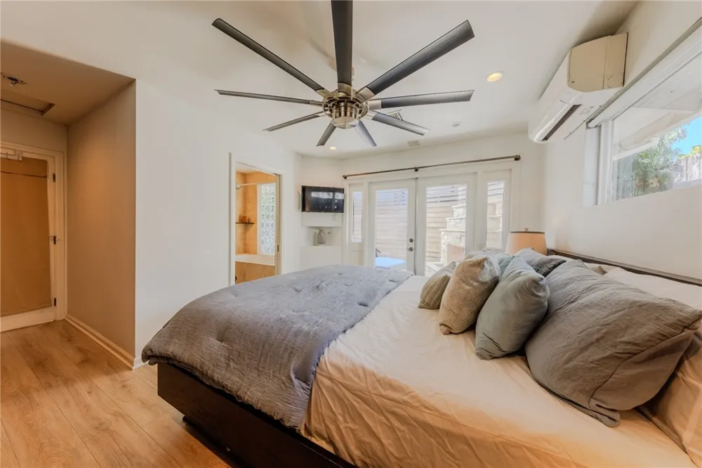 380 Thalia Laguna Beach, CA 92651