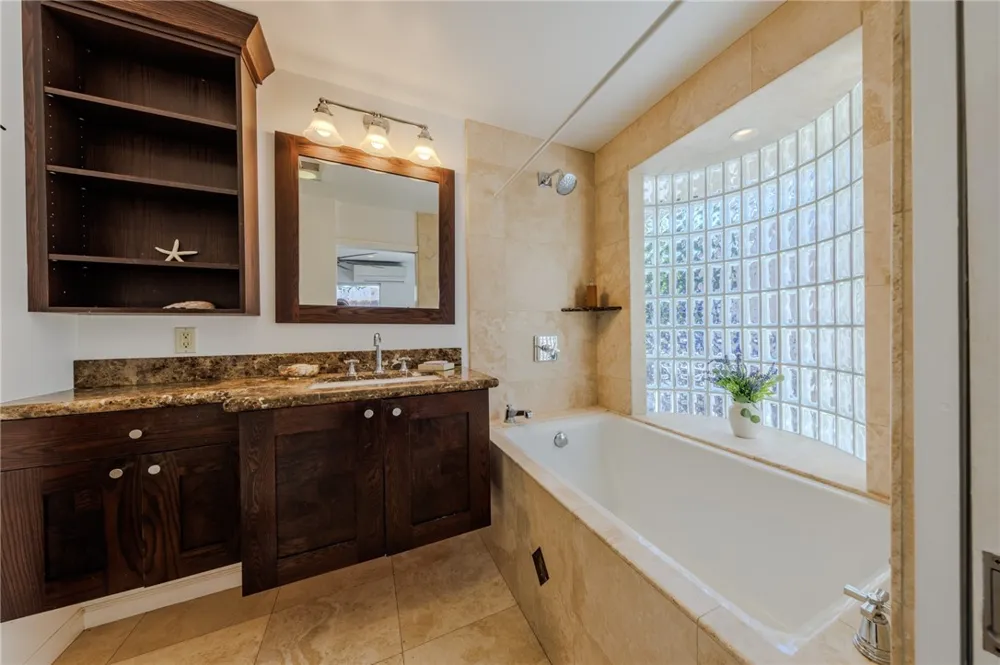 380 Thalia Laguna Beach, CA 92651