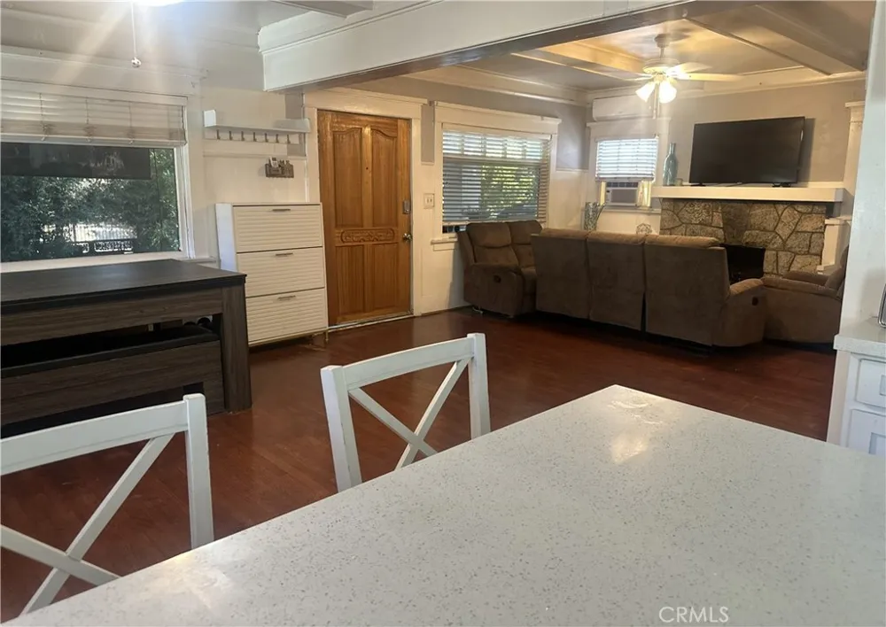 659 E 52nd Place Los Angeles, CA 90011